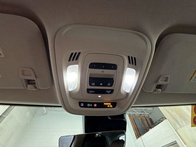 Used 2022 Buick Envision Avenir w/ Technology Package II image 22