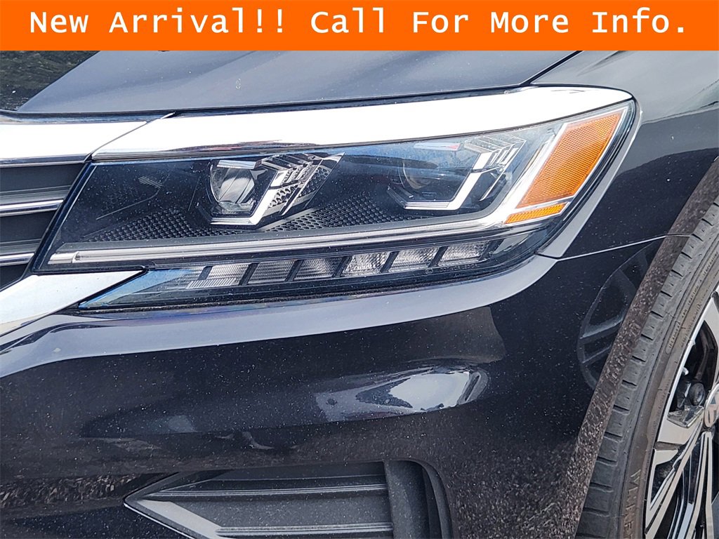 Used 2021 Volkswagen Passat 2.0T SE image 3