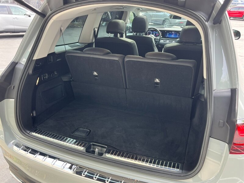 Used 2024 Mercedes-Benz GLS 580 4MATIC image 9
