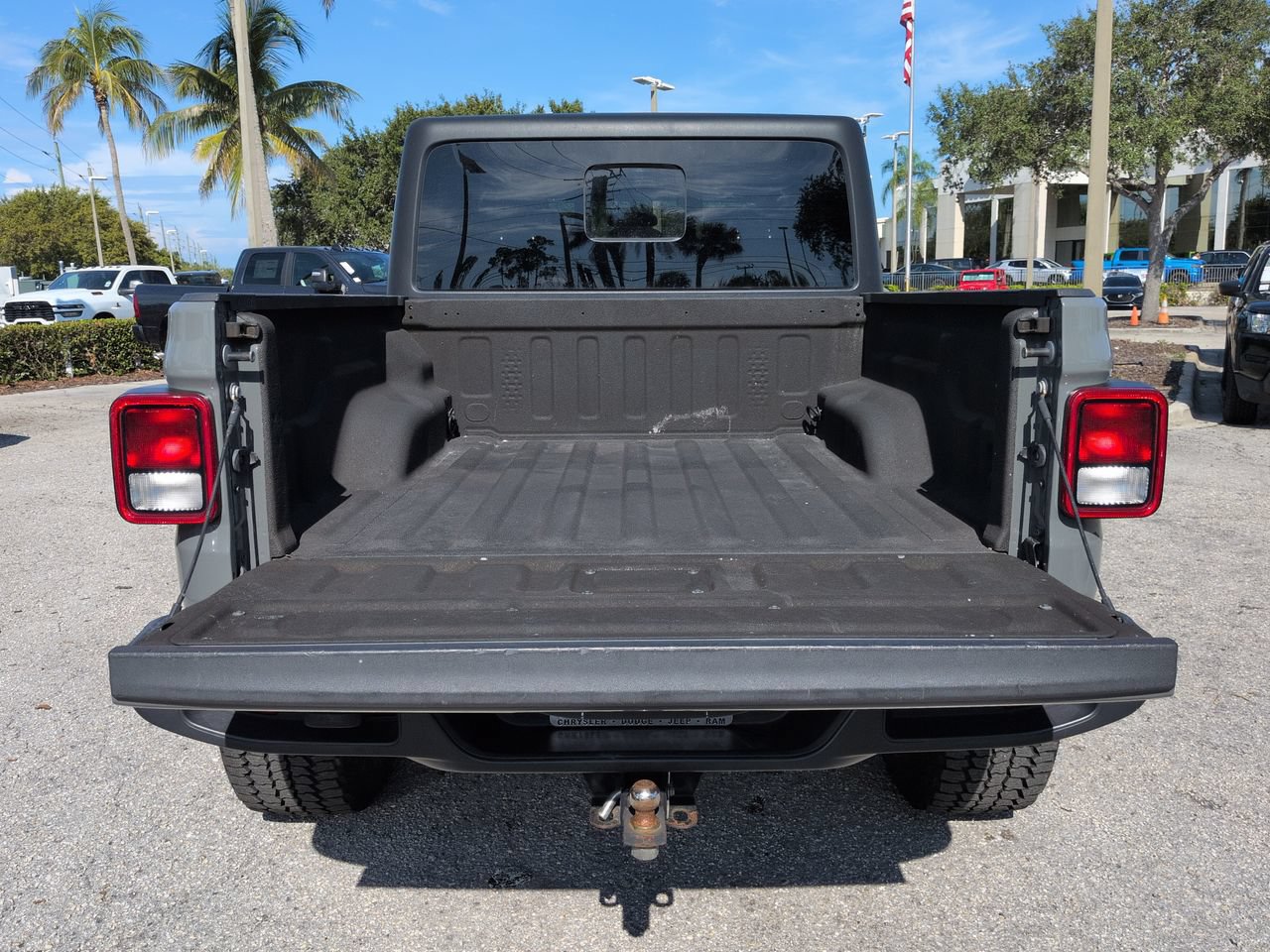 Used 2022 Jeep Gladiator Sport AWD/4WD image 13