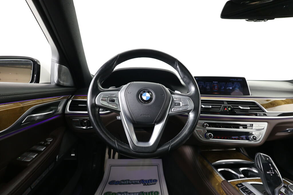 Used 2016 BMW 740i image 30