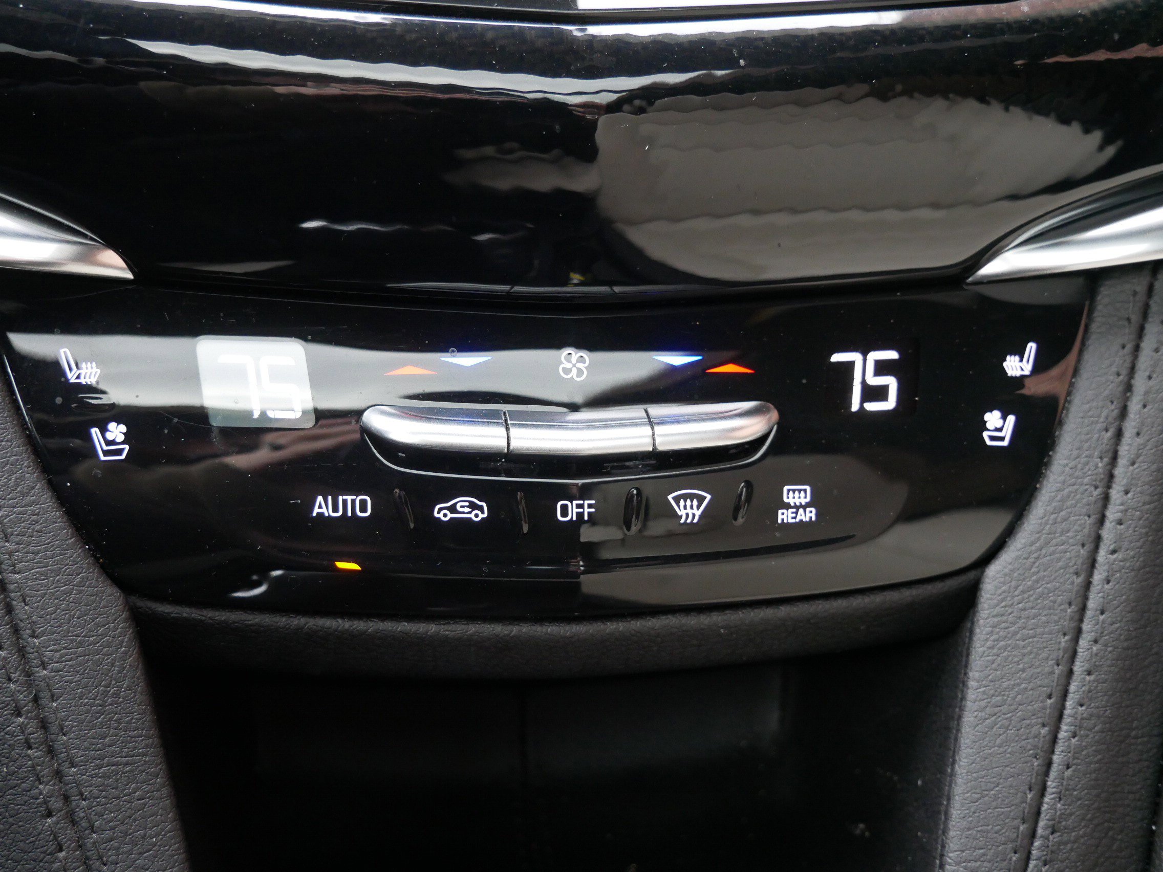 Certified 2023 Cadillac XT6 Sport w/ LPO, Floor Liner Package AWD/4WD image 19