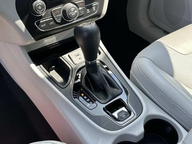 Used 2021 Jeep Cherokee Limited FWD image 27