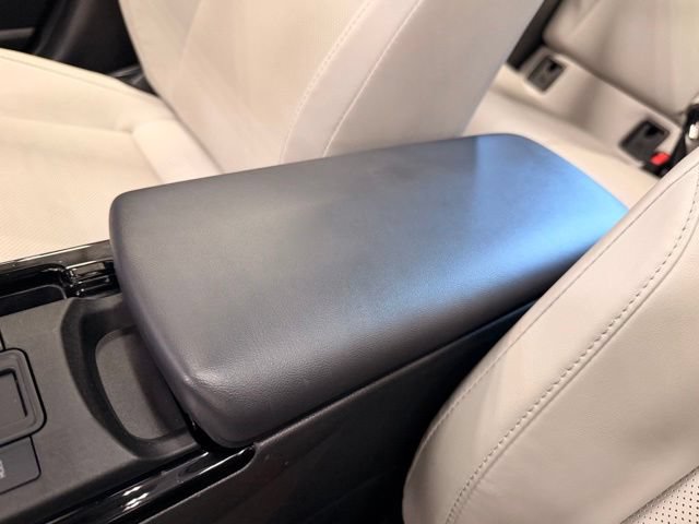 Used 2024 Toyota Prius XLE FWD image 32