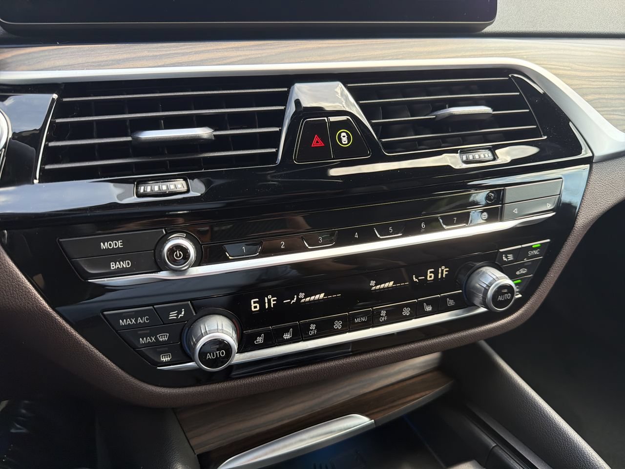 Used 2023 BMW 530e w/ Premium Package RWD image 27