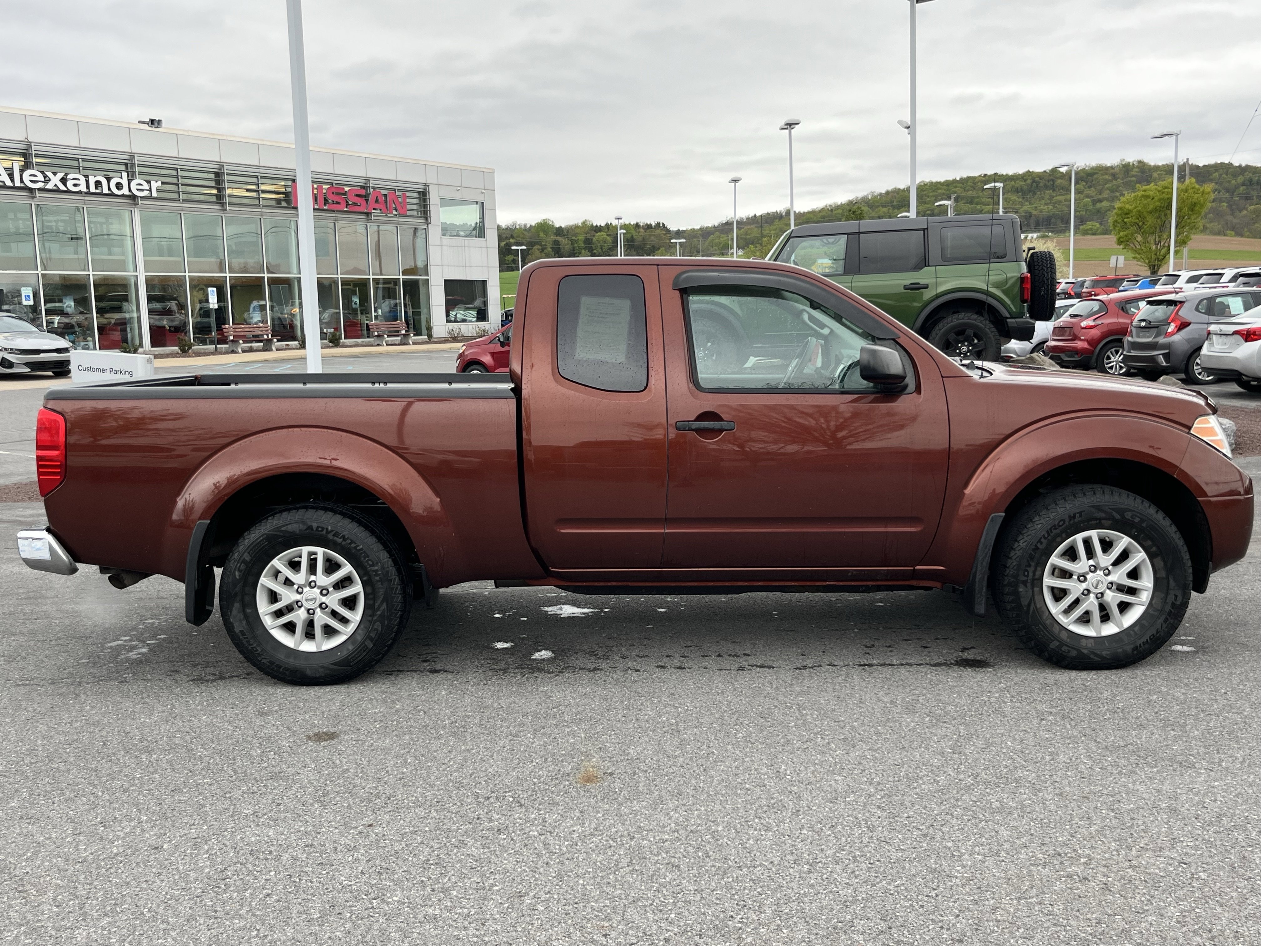 Used 2016 Nissan Frontier SV w/ SV Value Truck Package AWD/4WD image 2