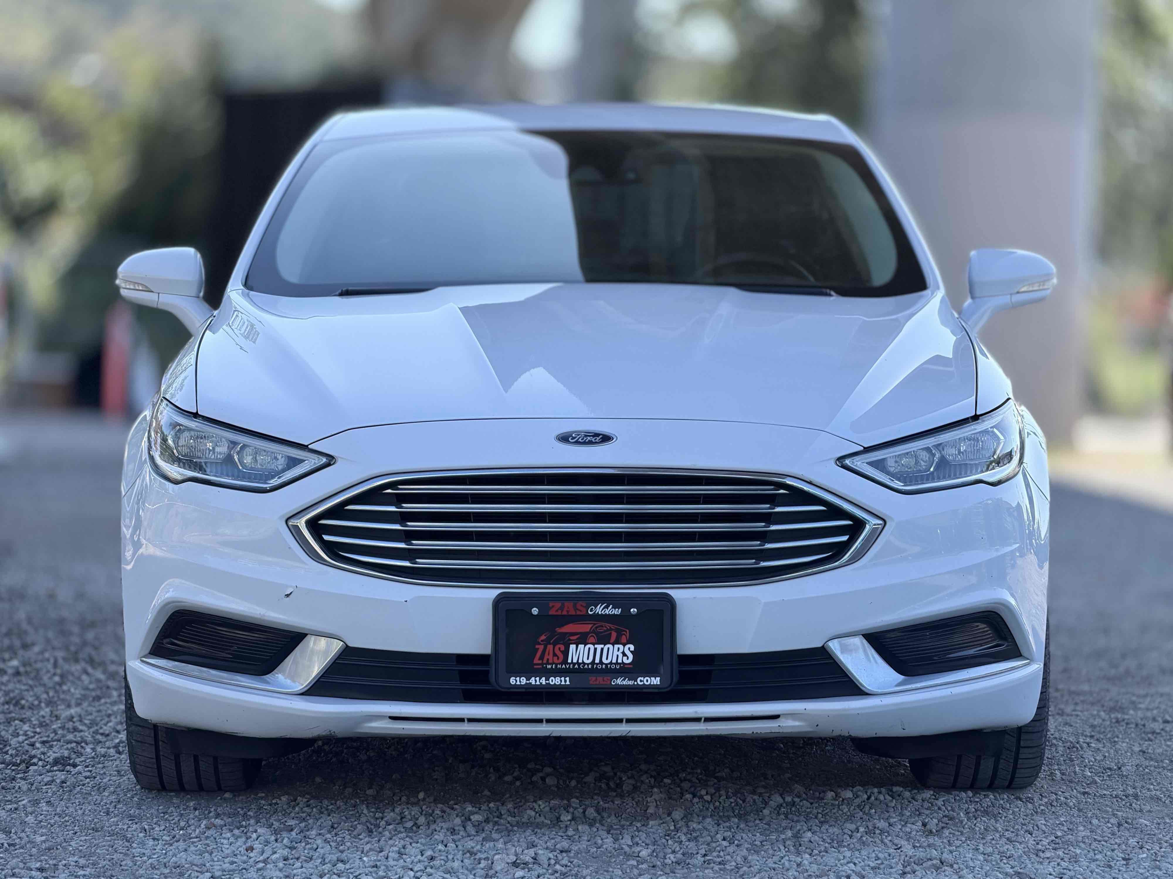 Used 2018 Ford Fusion SE w/ Equipment Group 602A FWD image 2