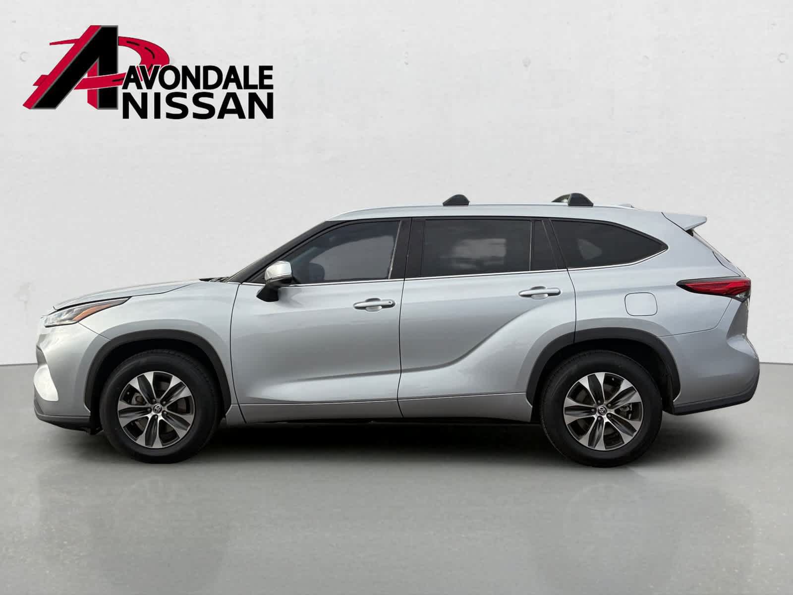 Used 2021 Toyota Highlander XLE FWD image 3
