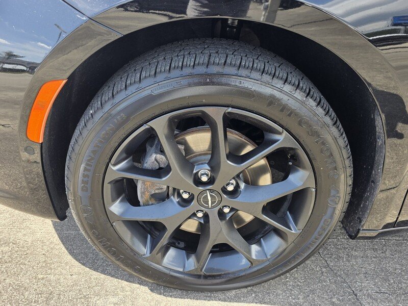 Used 2024 Chrysler Pacifica Touring-L w/ S Appearance Package AWD/4WD image 9