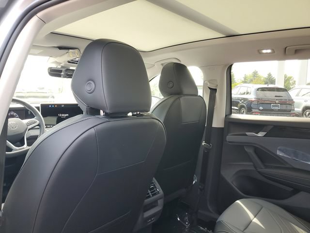 New 2026 Volkswagen Tiguan SE AWD/4WD image 11