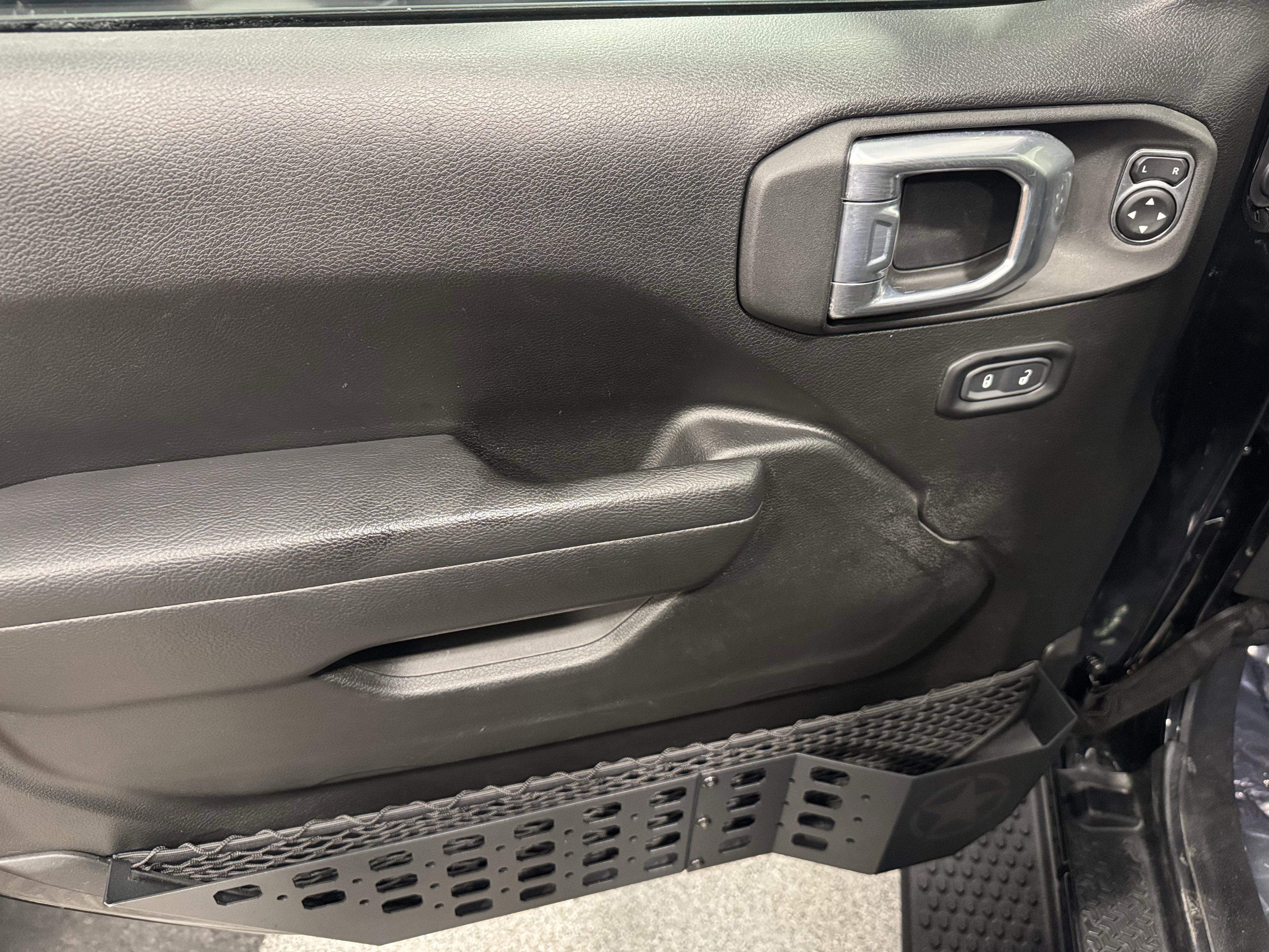 Used 2023 Jeep Wrangler Sport image 21