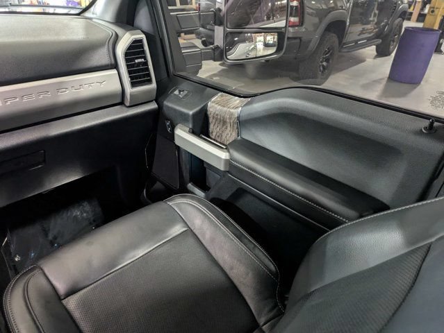 Used 2019 Ford F250 Lariat w/ Lariat Ultimate Package AWD/4WD image 17