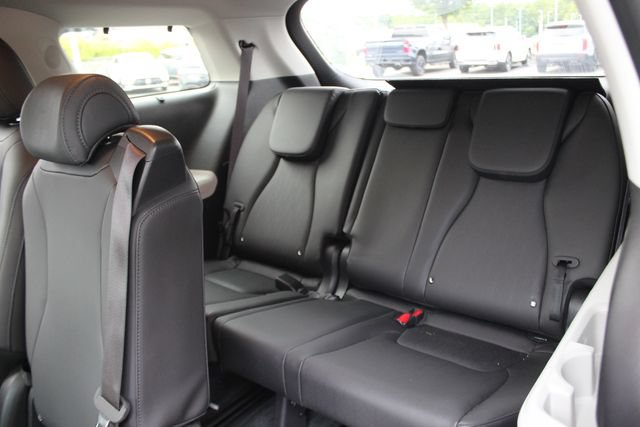 Used 2024 Kia Carnival EX FWD image 25