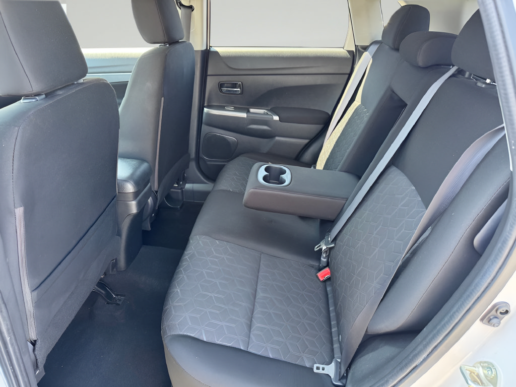 Used 2020 Mitsubishi Outlander Sport SE AWD/4WD image 31