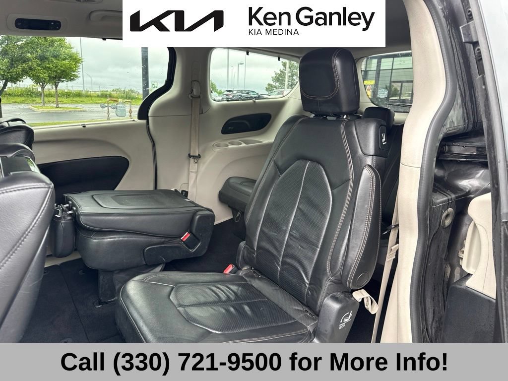 Used 2017 Chrysler Pacifica Touring-L Plus w/ Advanced Safetytec Group FWD image 31