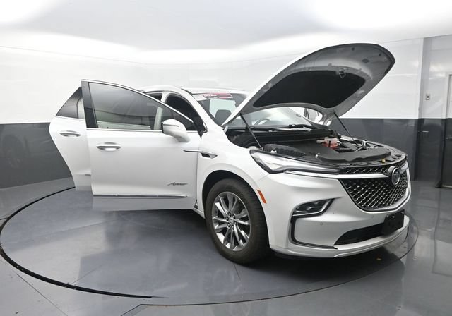 Used 2023 Buick Enclave Avenir w/ Avenir Technology Package AWD/4WD image 31