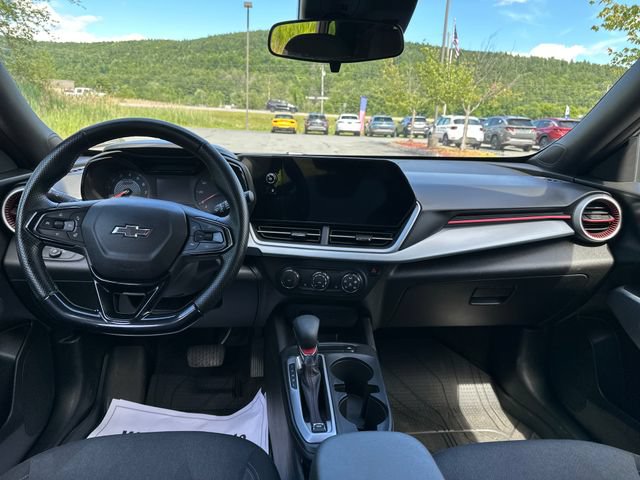 Used 2024 Chevrolet Trax RS FWD image 12