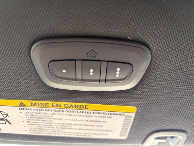 Used 2025 Chrysler Pacifica Select FWD image 13