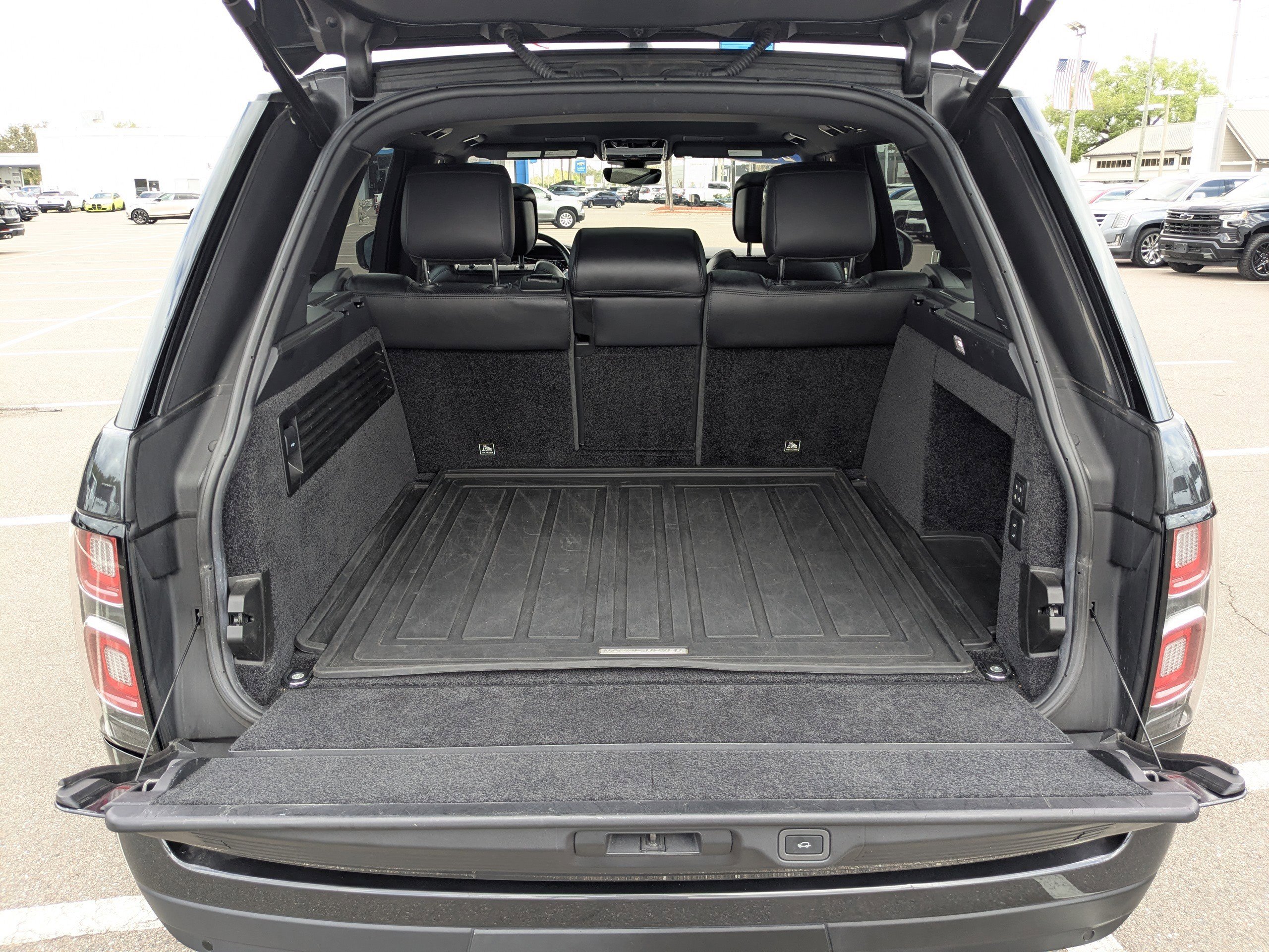 Used 2022 Land Rover Range Rover Westminster Edition image 12