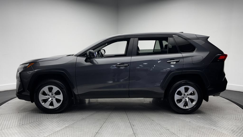 Used 2023 Toyota RAV4 LE AWD/4WD image 4
