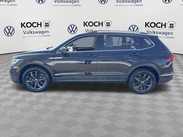 Used 2022 Volkswagen Tiguan SE w/ Panoramic Sunroof Package image 4