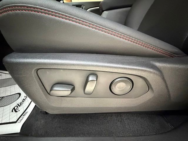 Used 2025 Chevrolet Colorado Z71 w/ Z71 Convenience Package 2 AWD/4WD image 28