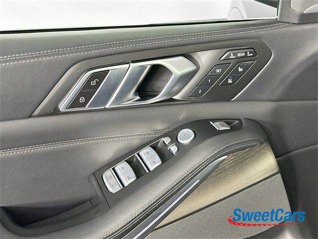 Used 2023 BMW X7 M60i w/ Executive Package image 45