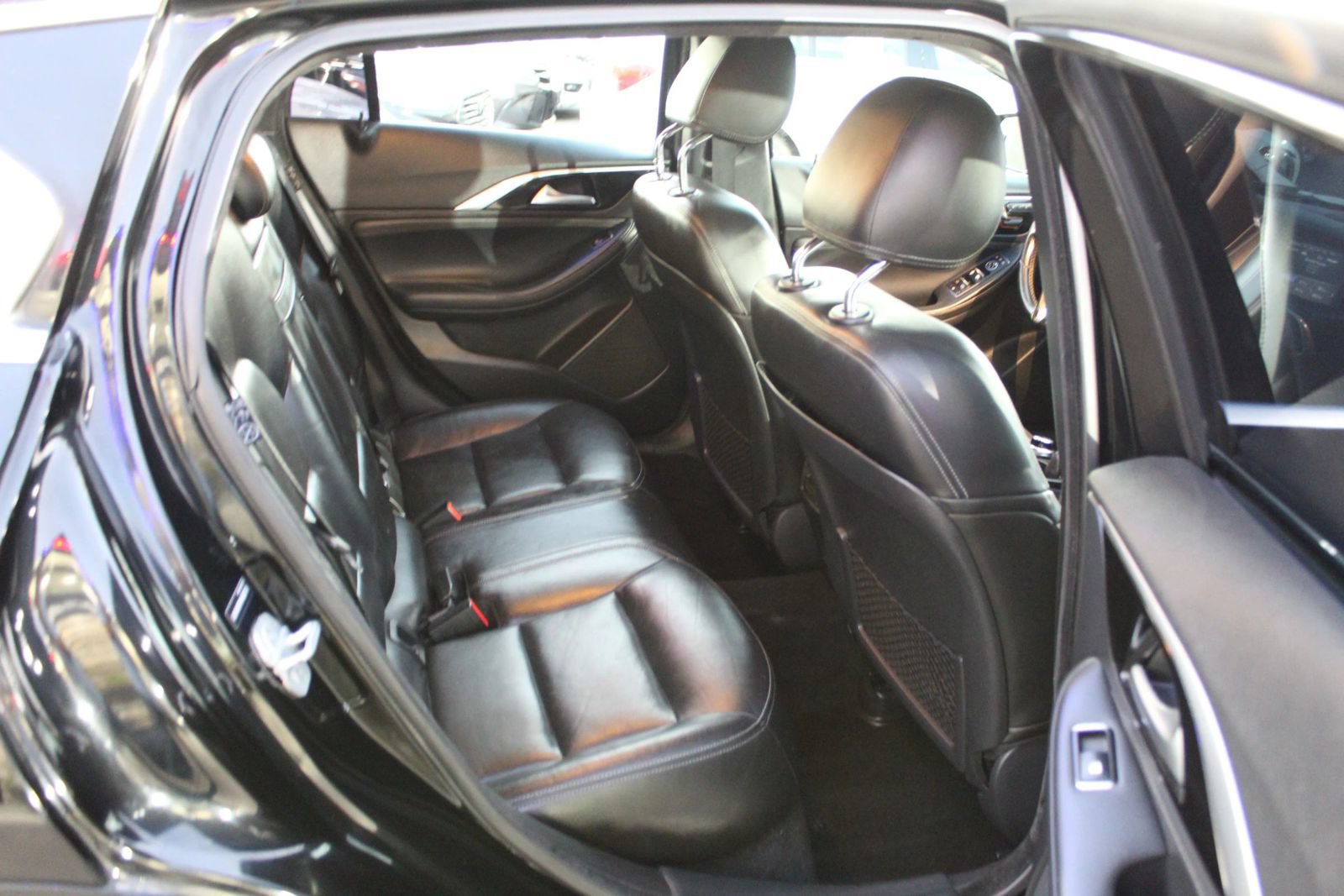 Used 2017 INFINITI QX30 Premium FWD image 11