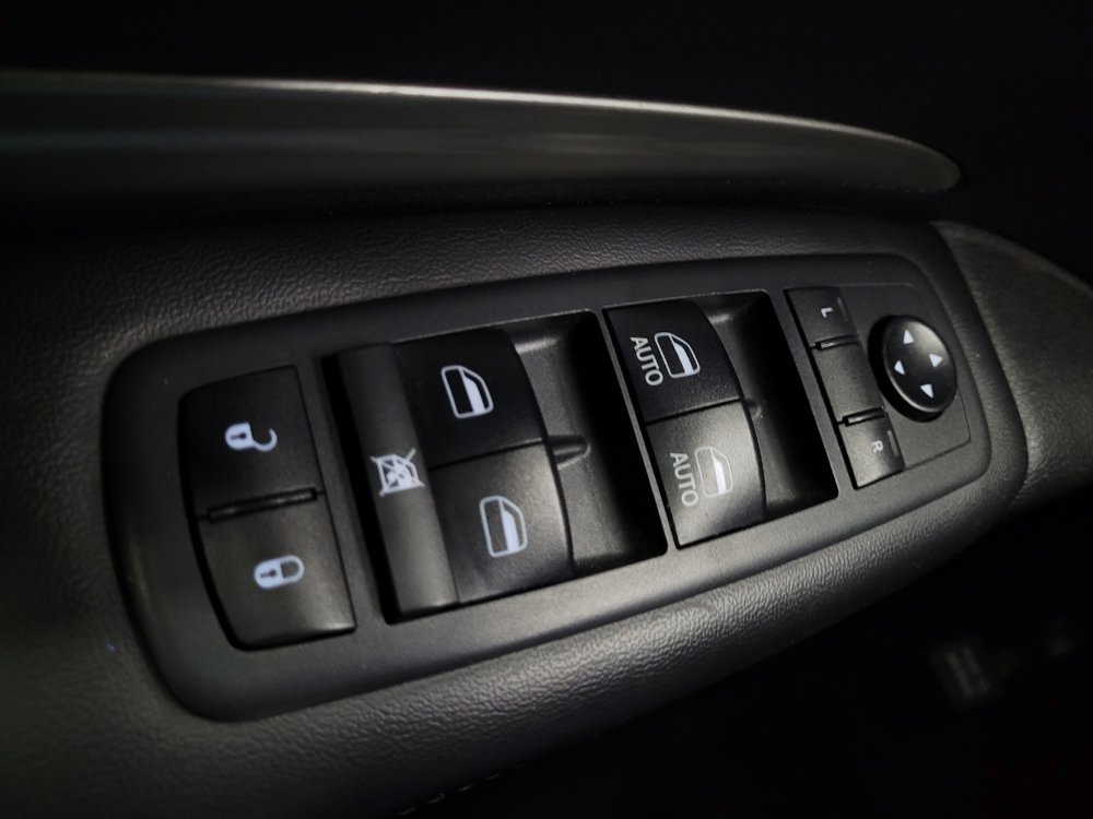 Used 2018 Dodge Durango SXT w/ 3rd Row Seating Group RWD image 27
