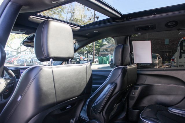Used 2023 Chrysler Pacifica Limited w/ S Appearance Package image 39