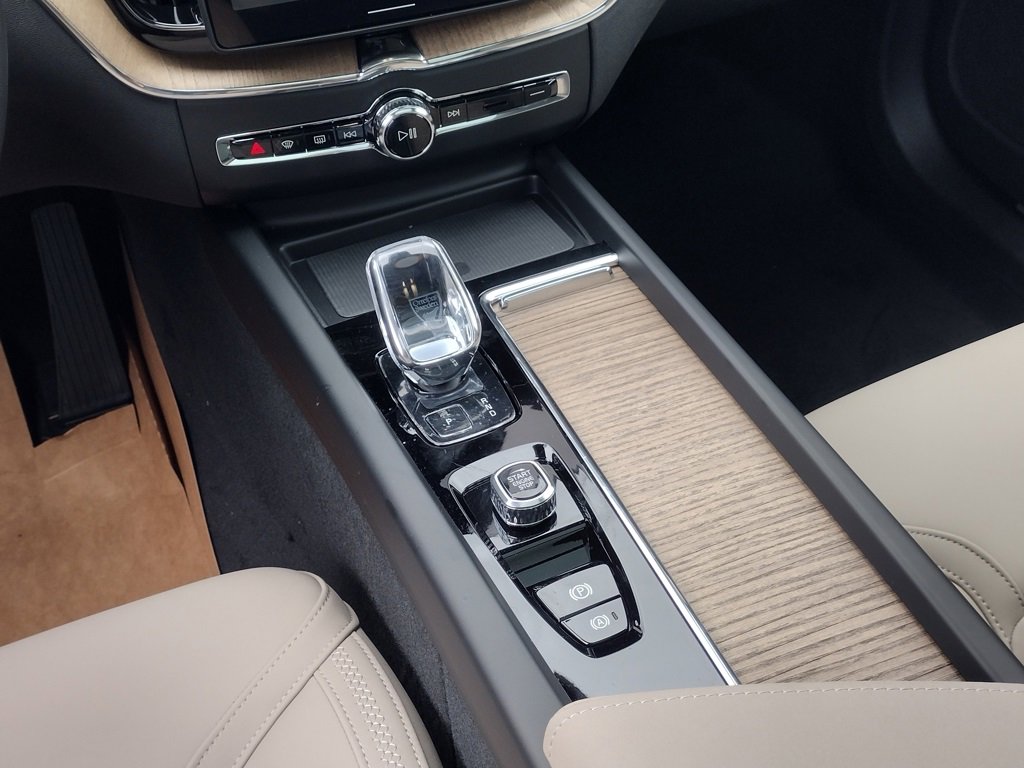 New 2026 Volvo XC60 B5 Plus w/ Protection Package Premier image 27