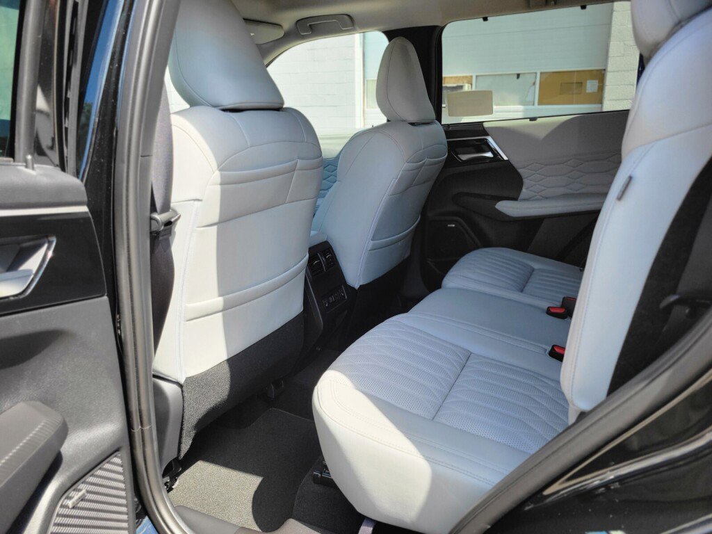 New 2025 Mitsubishi Outlander SEL image 14