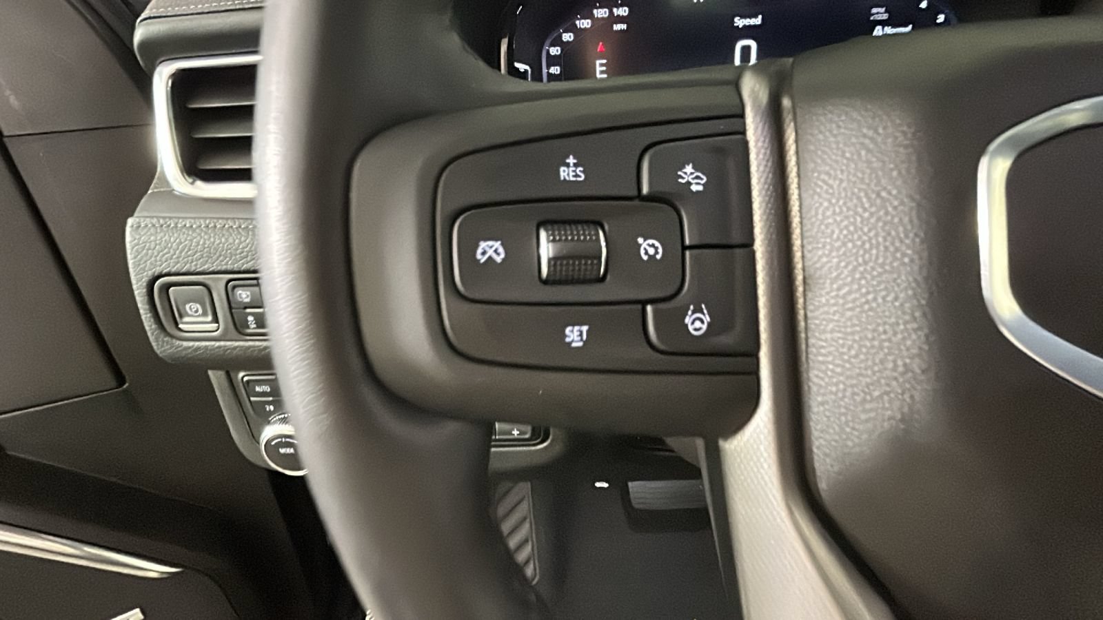 Used 2024 GMC Yukon XL Denali w/ Advanced Technology Package AWD/4WD image 18