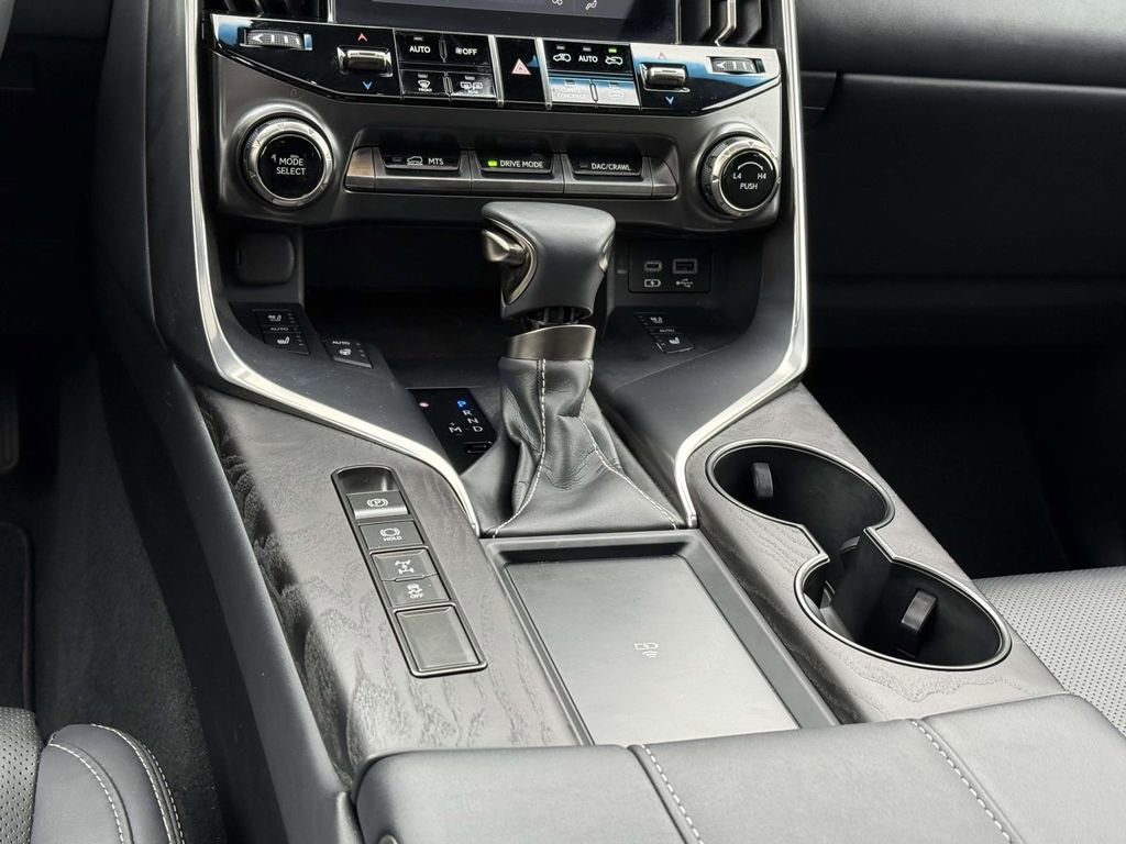 Used 2022 Lexus LX 600 4WD w/ Appearance Package image 19