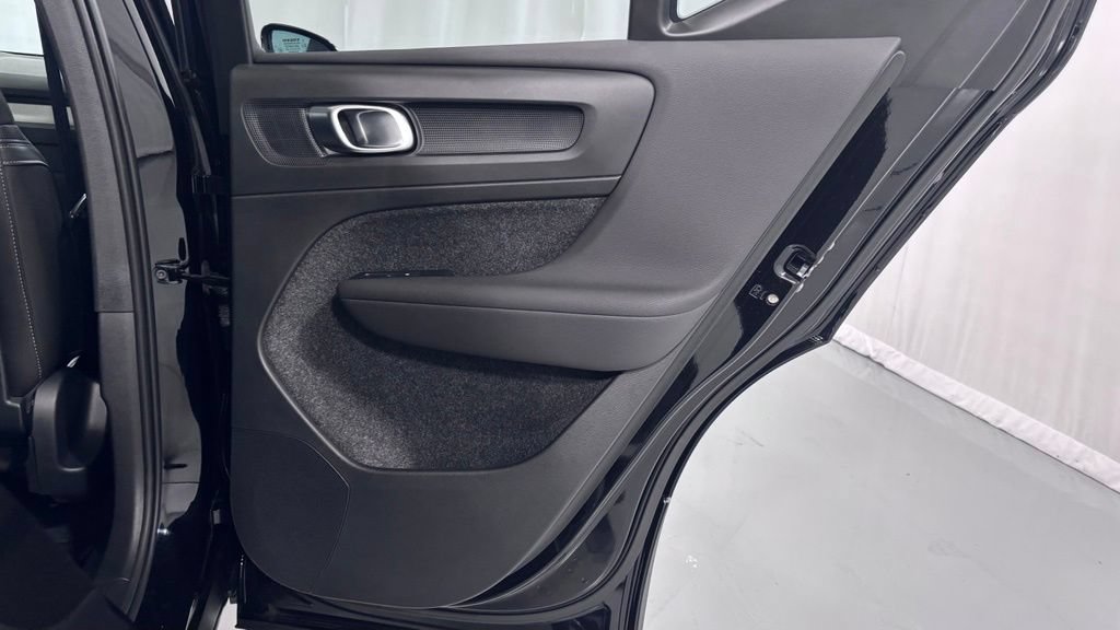 Certified 2026 Volvo XC40 B5 Plus AWD/4WD image 27