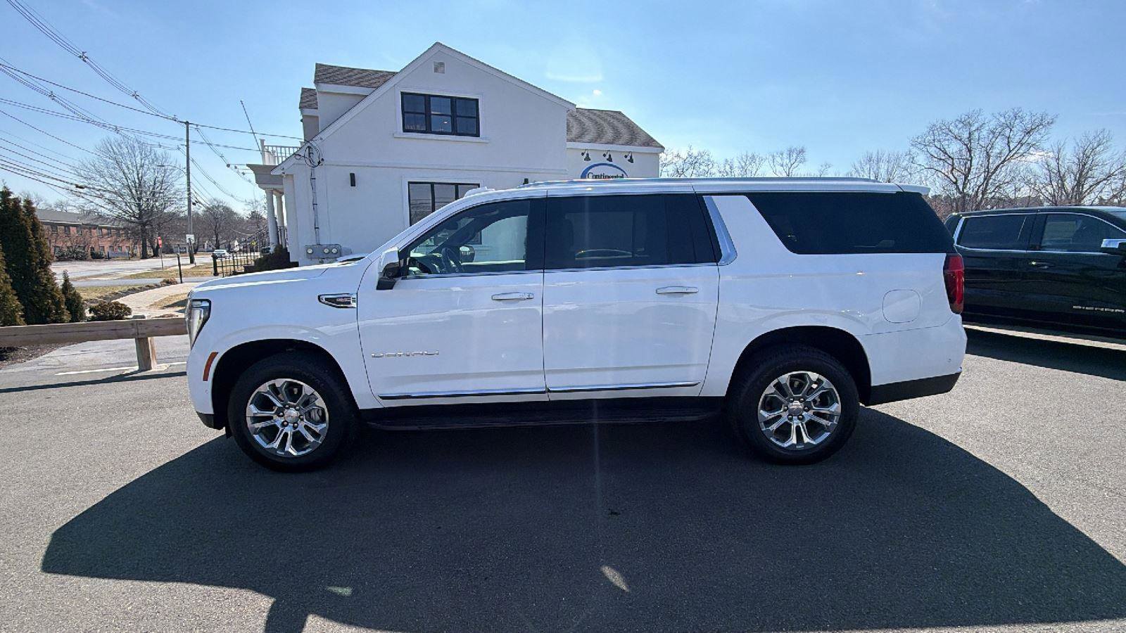 Used 2025 GMC Yukon XL Denali image 4