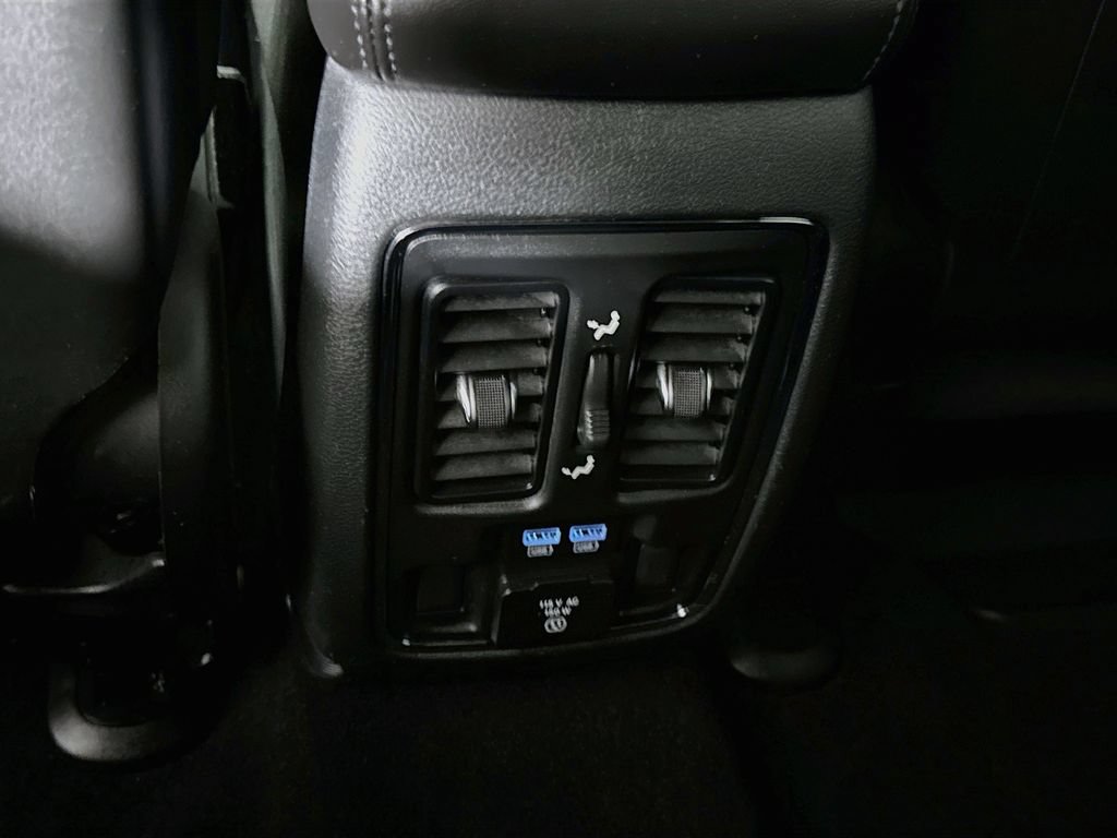 Used 2019 Jeep Grand Cherokee Limited AWD/4WD image 31