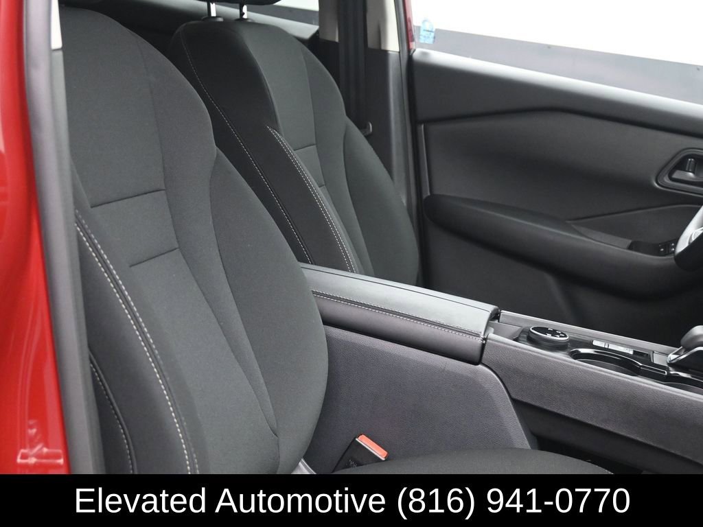 Used 2025 Nissan Rogue S image 8