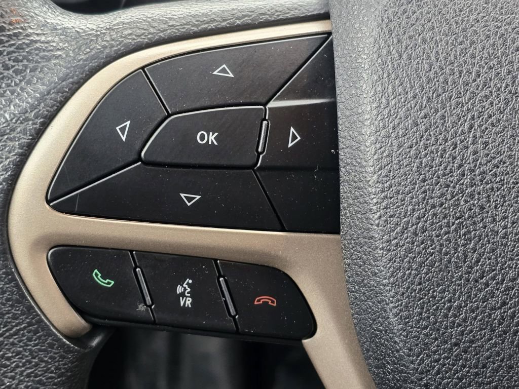 Used 2018 Jeep Cherokee Latitude AWD/4WD image 13