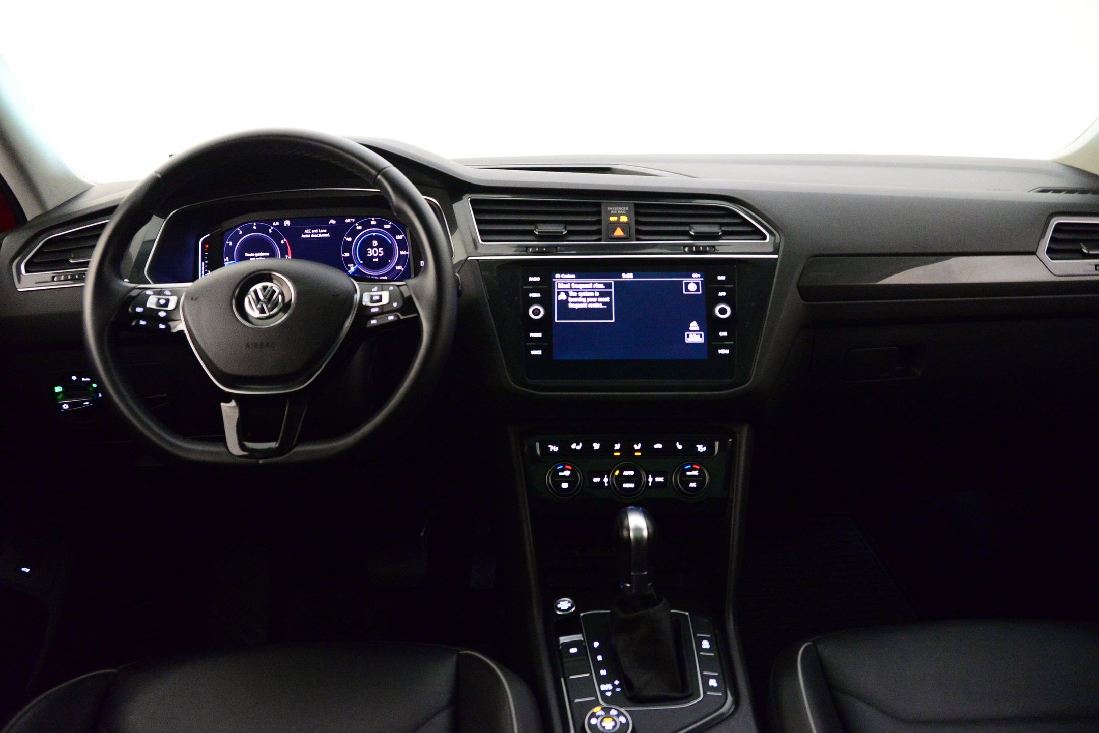 Used 2019 Volkswagen Tiguan SEL Premium image 4