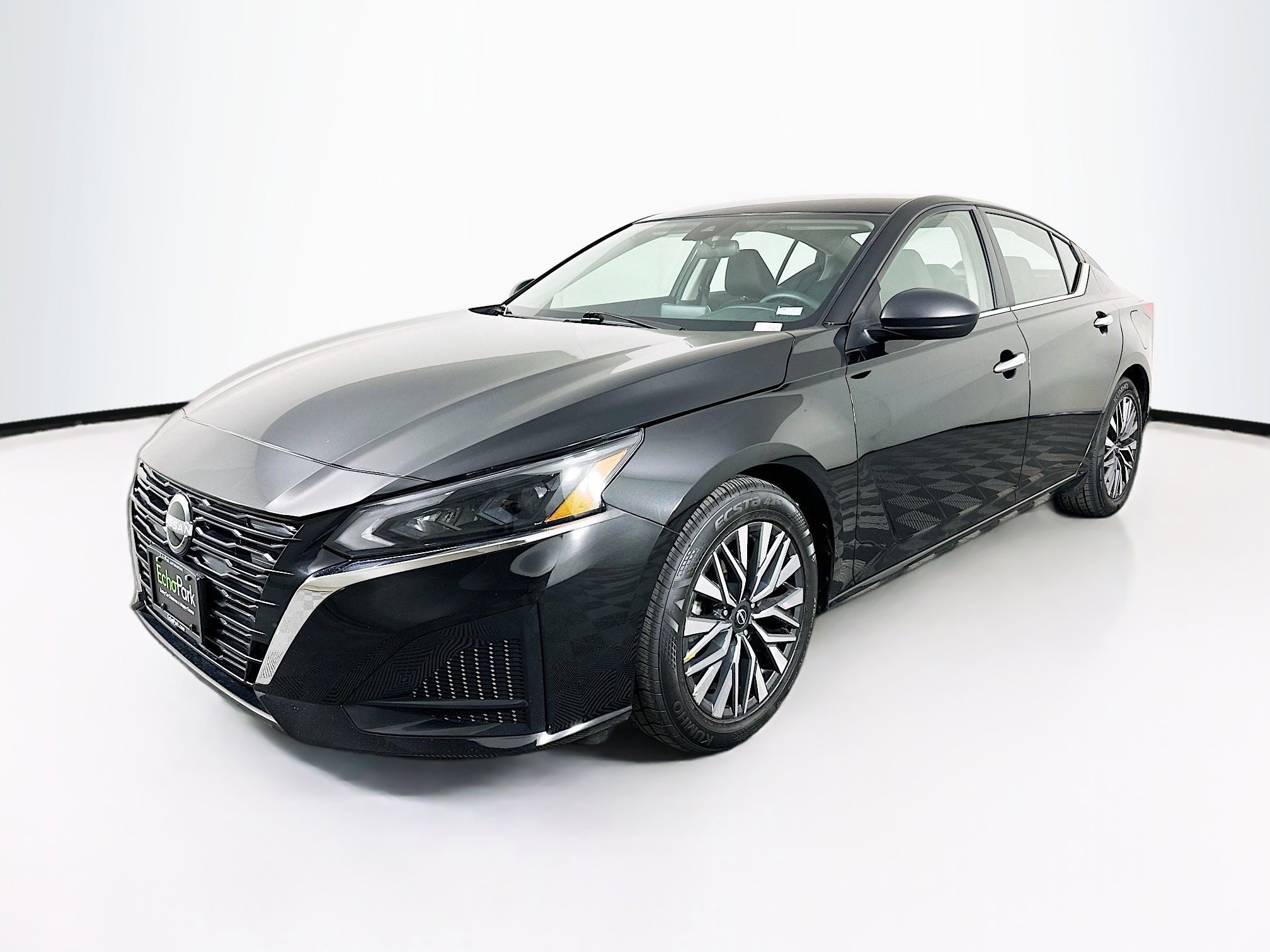 Used 2024 Nissan Altima 2.5 SV image 3