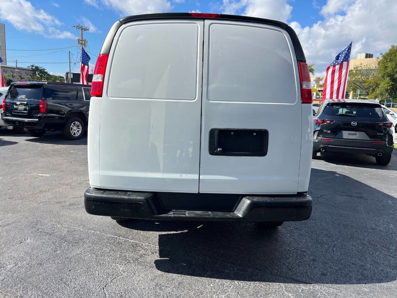 Used 2021 Chevrolet Express 2500 2500 3dr Cargo Van w/ Driver Convenience Package image 4