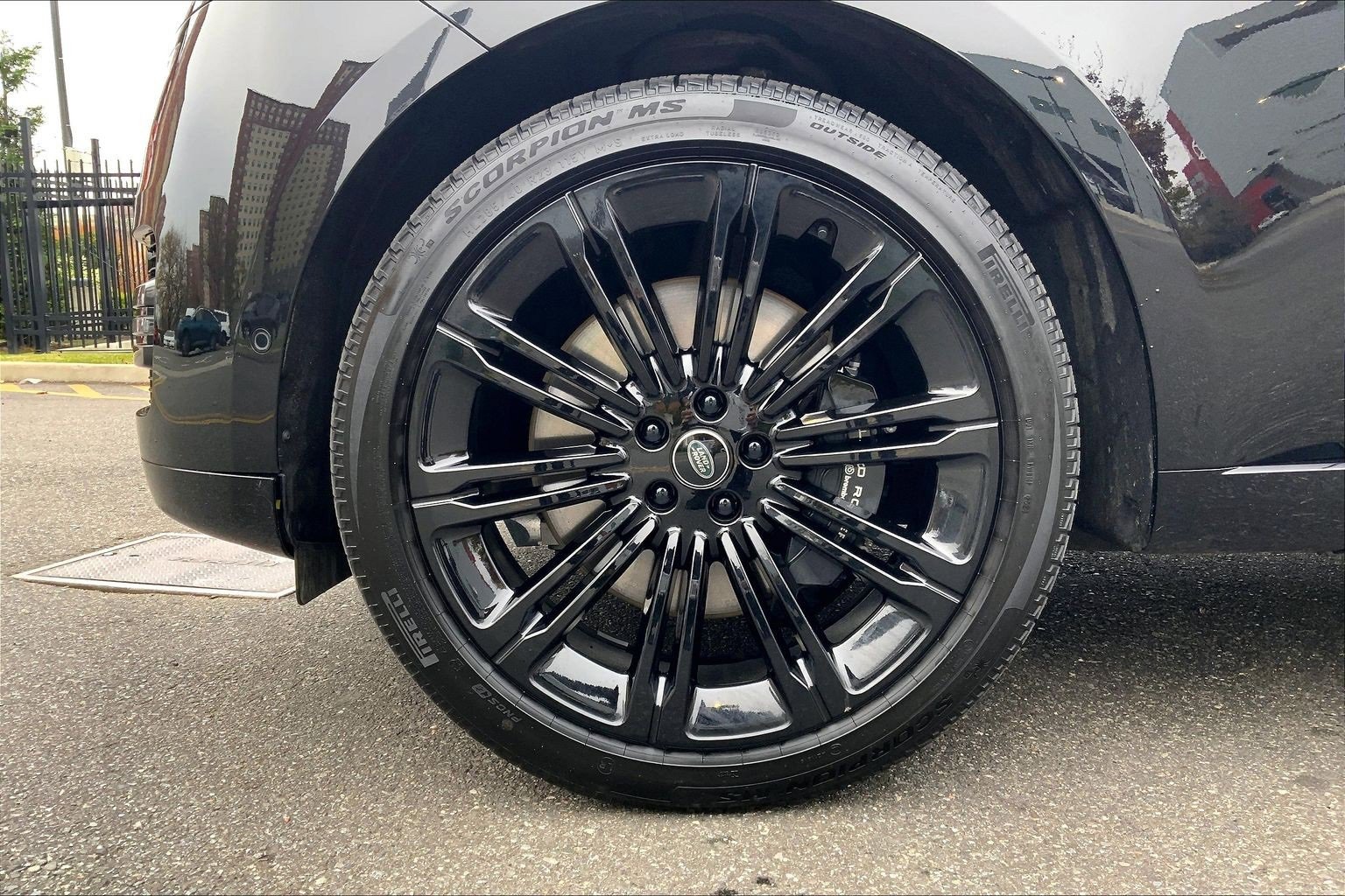 Used 2025 Land Rover Range Rover Long Wheelbase SE image 10