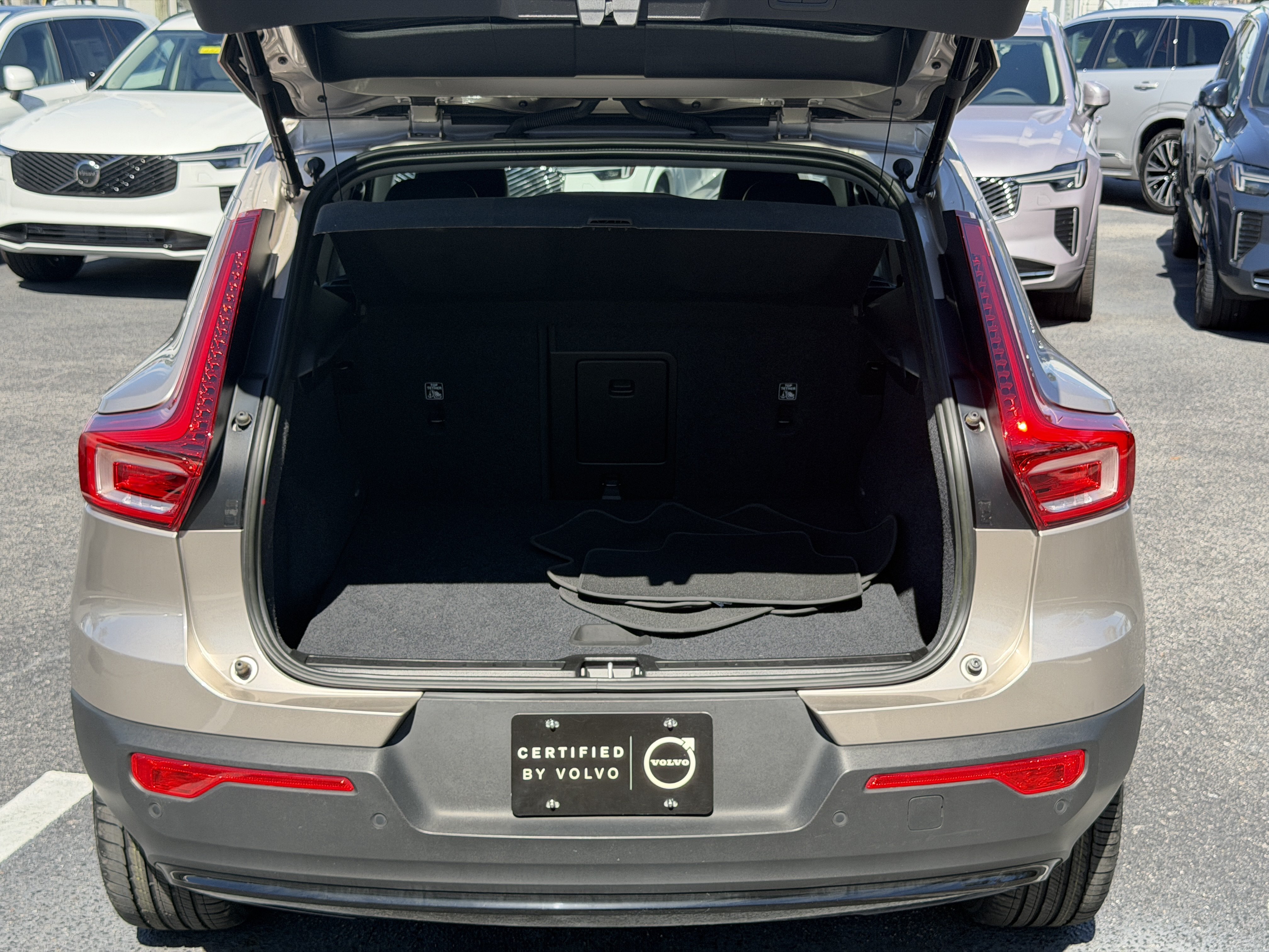 Certified 2024 Volvo XC40 B5 Core AWD/4WD image 12