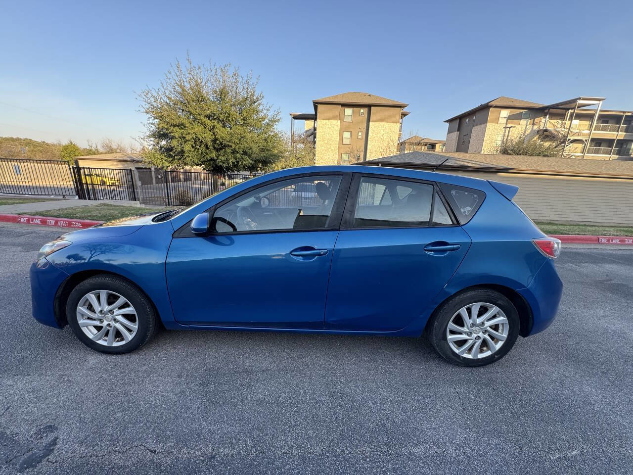 Used 2012 MAZDA MAZDA3 i Touring image 4