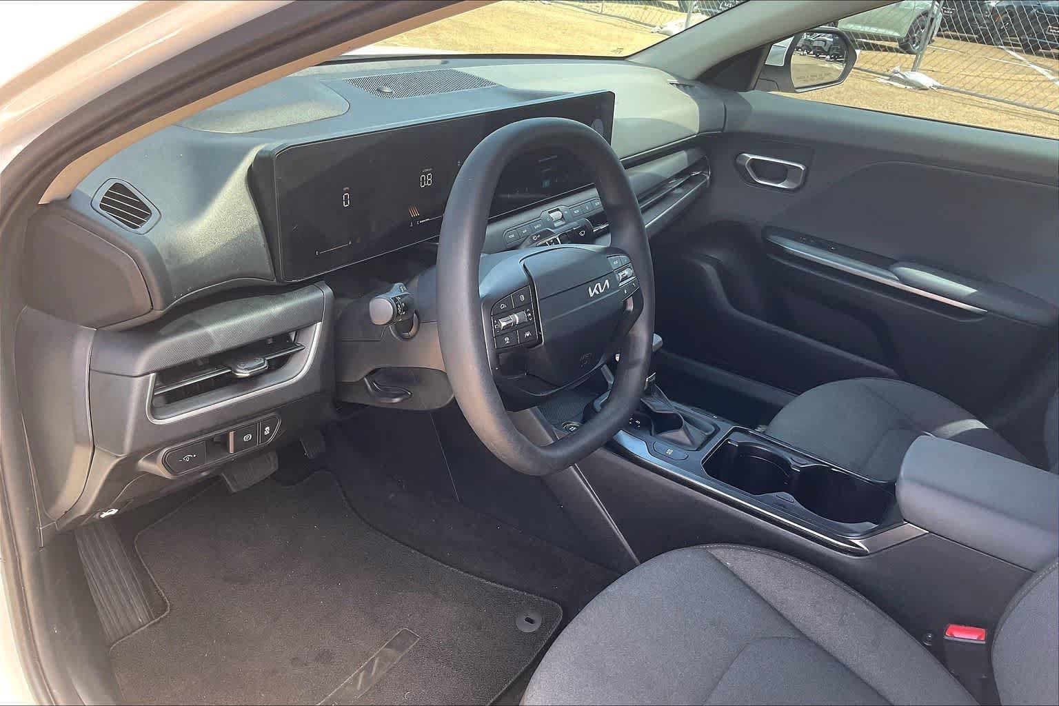 Certified 2025 Kia K4 FWD image 2