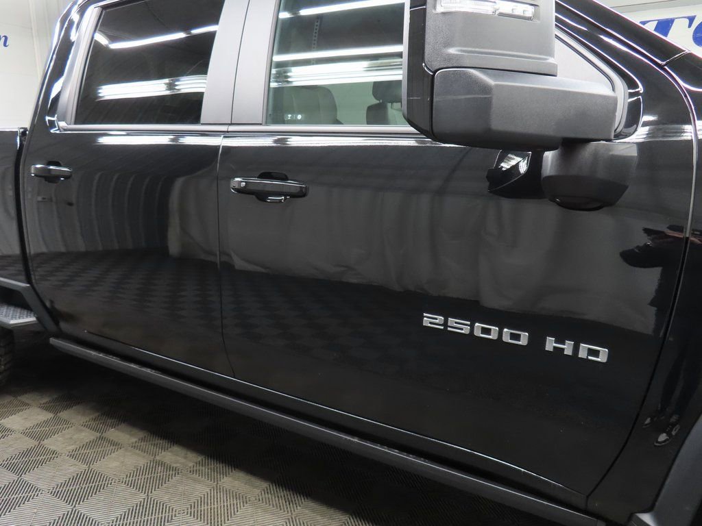 Used 2024 Chevrolet Silverado 2500 ZR2 w/ Technology Package image 39