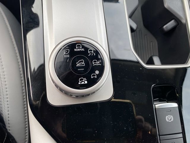 New 2025 Mitsubishi Outlander SE image 34