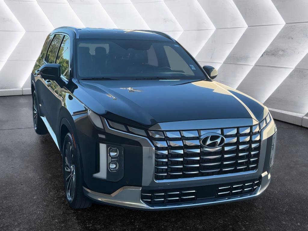 Used 2023 Hyundai Palisade Calligraphy image 3