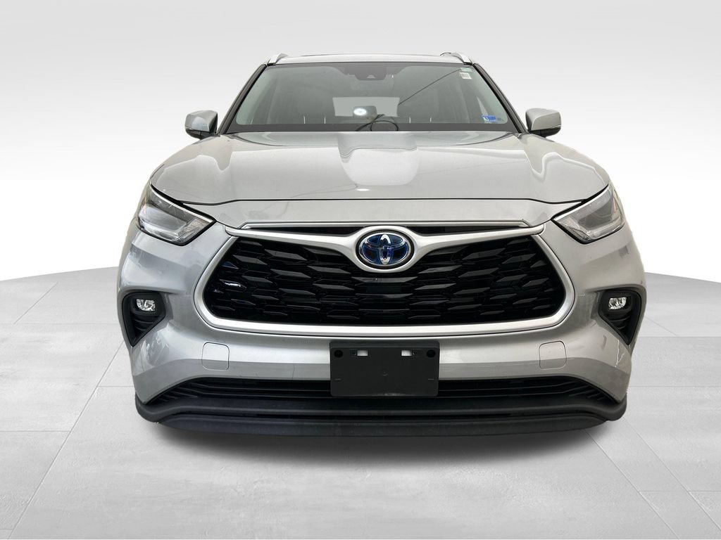 Used 2021 Toyota Highlander XLE AWD/4WD image 9